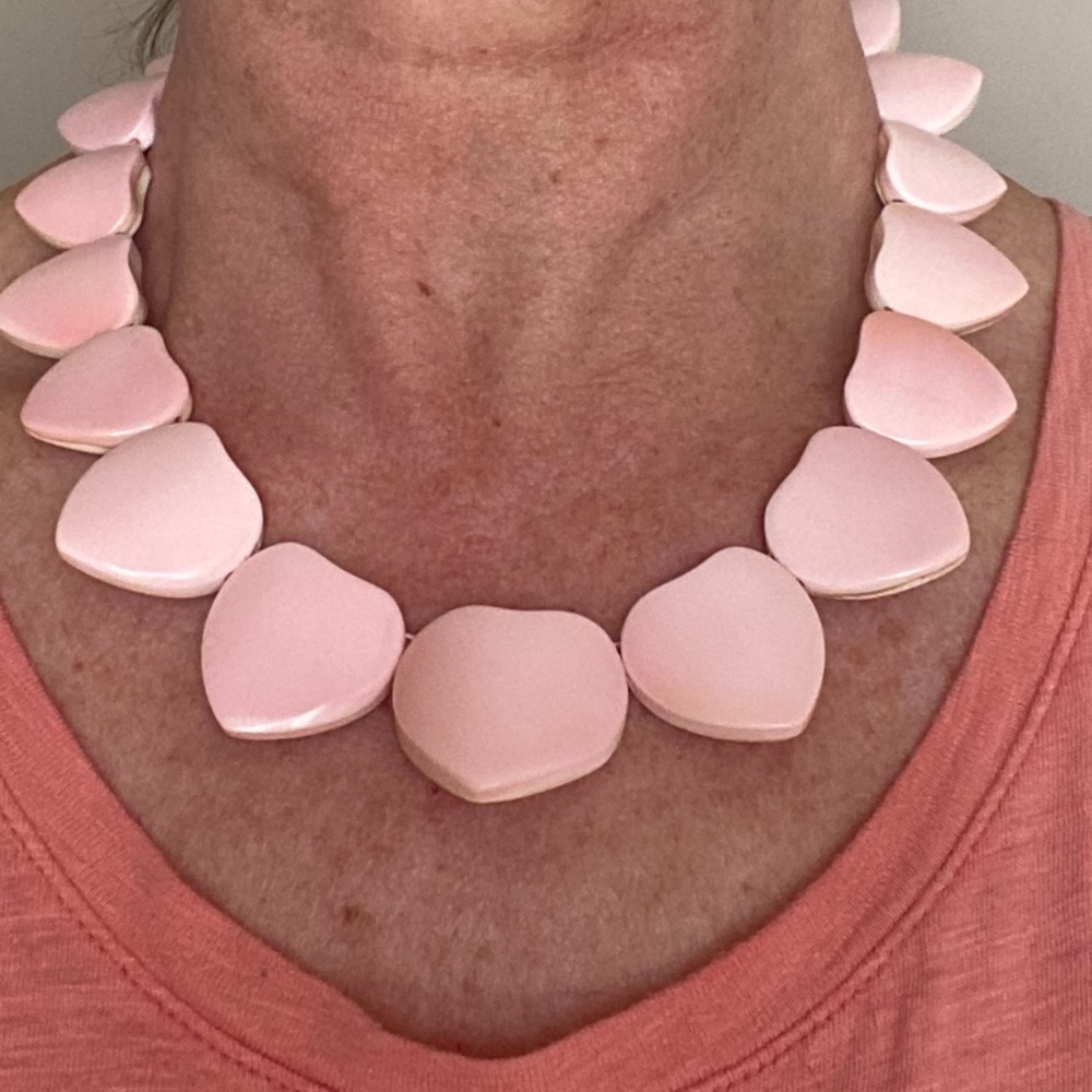 Pink Conch Shell Hand Carved Heart Shaped 18" Necklace - Picture 9 of 11
